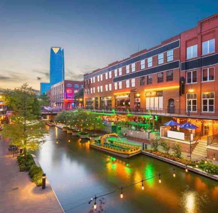 Apartment Downtown Luxury With Free Parking Space Oklahoma City