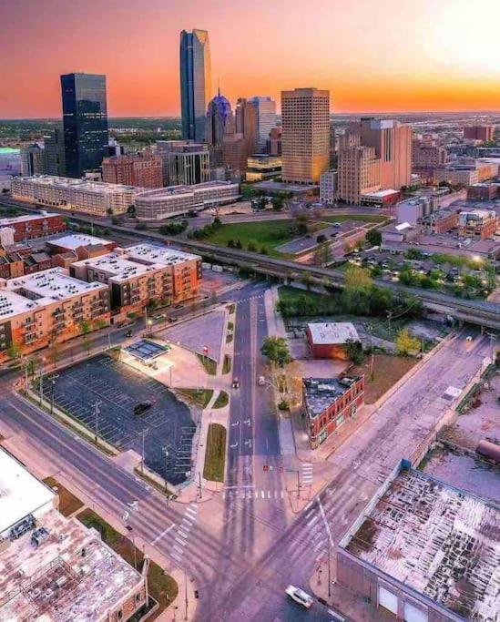 Downtown Luxury With Free Parking Space Apartment Oklahoma City